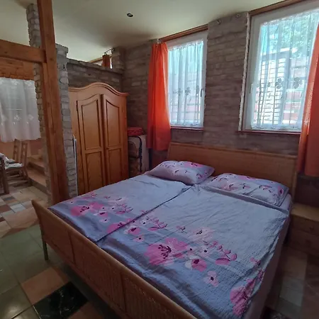 Lägenhet Retfoldi Apartman *