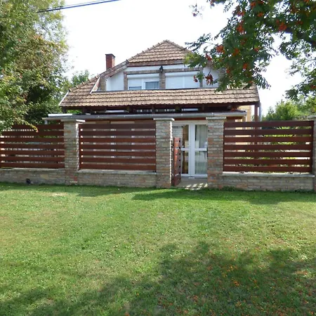 Retfoldi Apartman Apartment Zamárdi