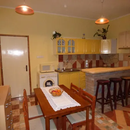Retfoldi Apartman Apartment